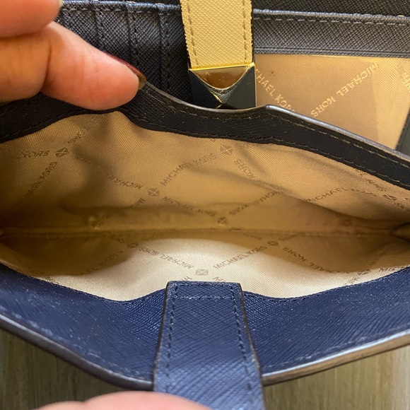 Michael KORS wallet, Blue & gold hardware. - Picture 6 of 6